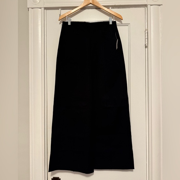 Old Navy Classic Black A-Line Skirt - Picture 1 of 3
